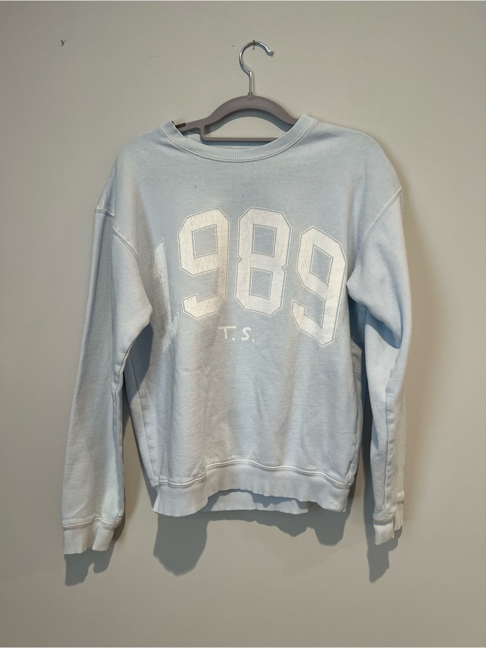 Taylor Swift Light Blue '1989' Graphic Pullover Sweatshirt (Taylor’s Version)
